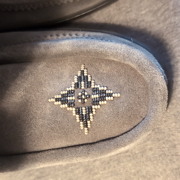 Brand New and never worn Adjustable Snowy Owl Manitoba Mukluks - Picture 4 of 11